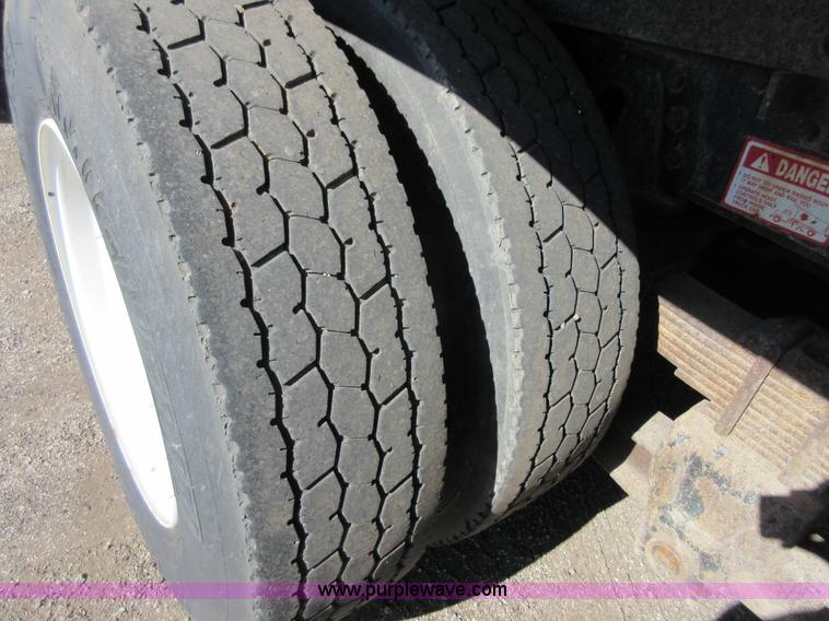 image for item I1954 1999 International 4900 dump truck