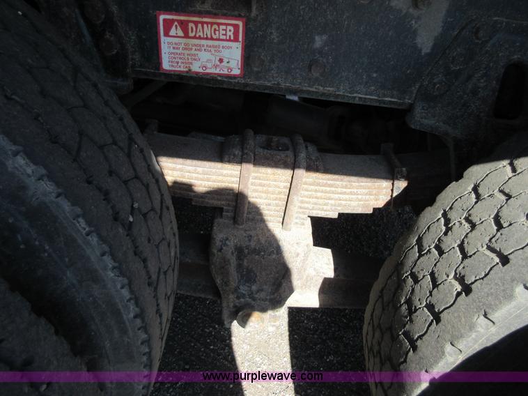 image for item I1954 1999 International 4900 dump truck