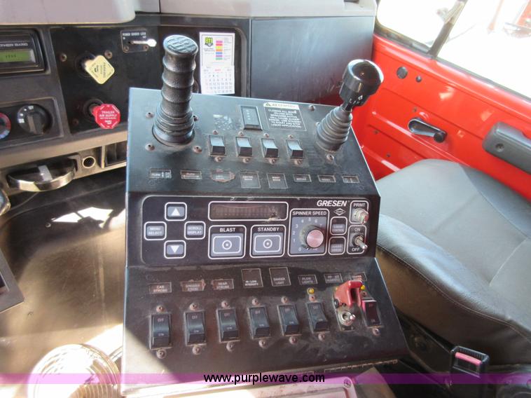 image for item I1954 1999 International 4900 dump truck