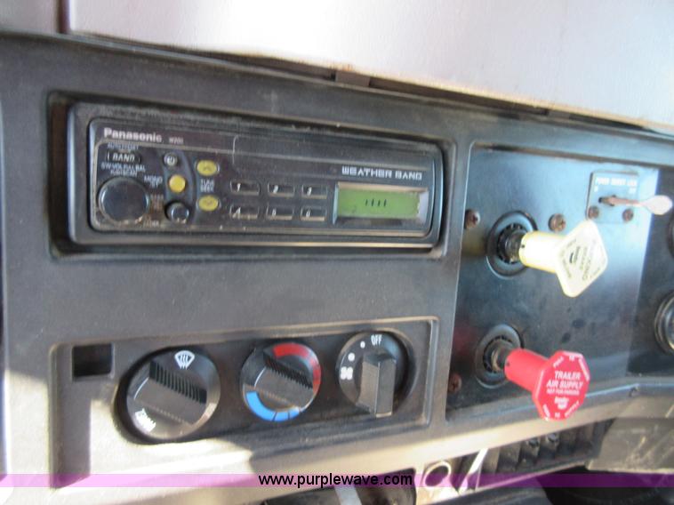 image for item I1954 1999 International 4900 dump truck