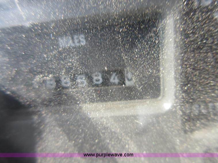 image for item I1954 1999 International 4900 dump truck