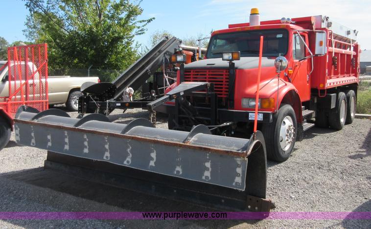 image for item I1958 1999 International 4900 dump truck