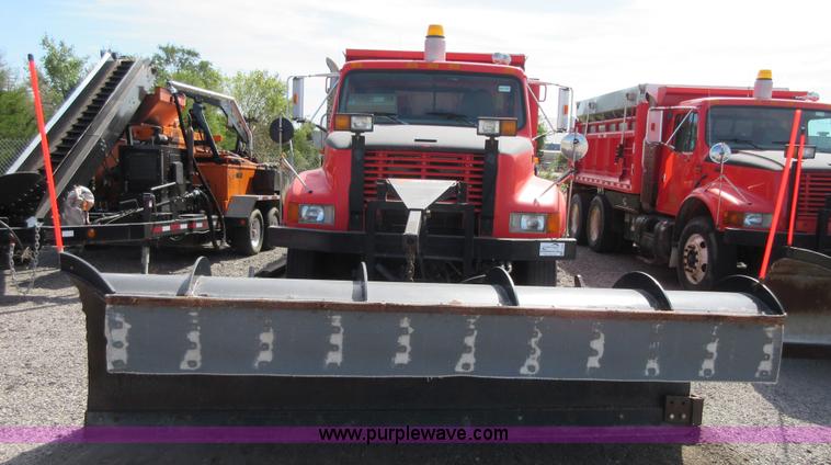 image for item I1958 1999 International 4900 dump truck