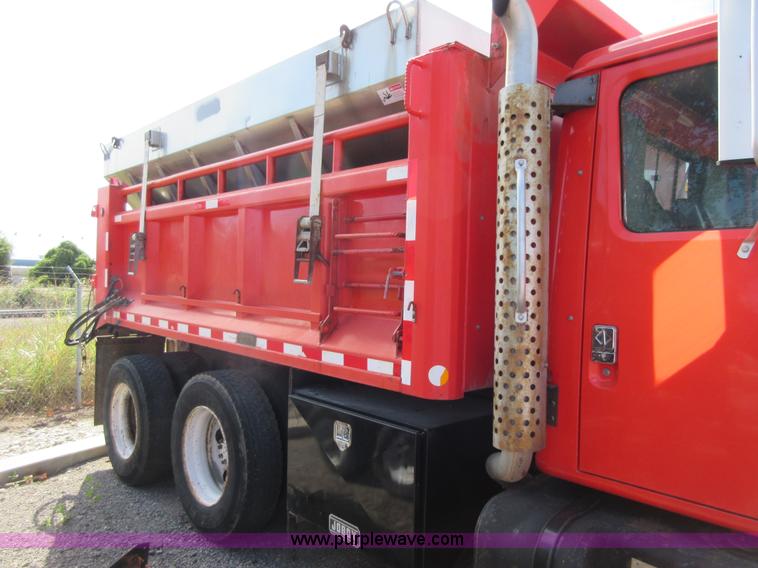 image for item I1958 1999 International 4900 dump truck