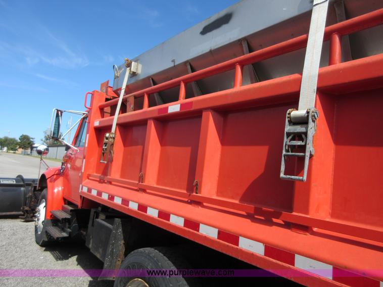 image for item I1958 1999 International 4900 dump truck
