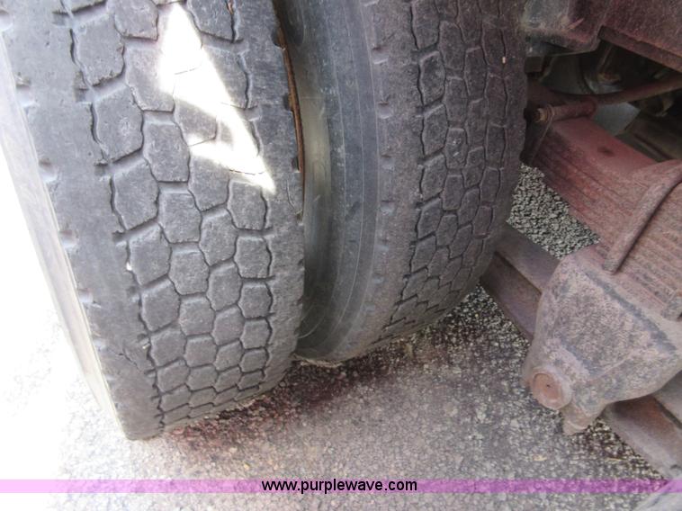 image for item I1958 1999 International 4900 dump truck