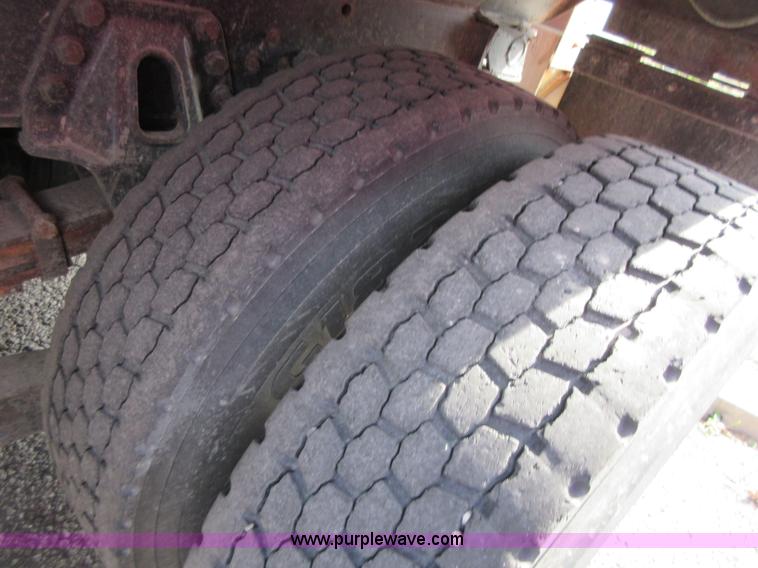 image for item I1958 1999 International 4900 dump truck