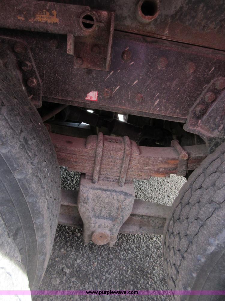 image for item I1958 1999 International 4900 dump truck