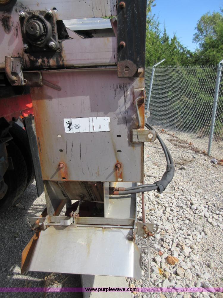 image for item I1958 1999 International 4900 dump truck