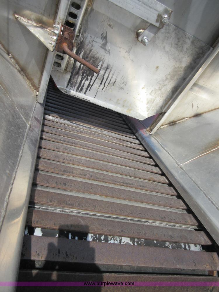 image for item I1958 1999 International 4900 dump truck