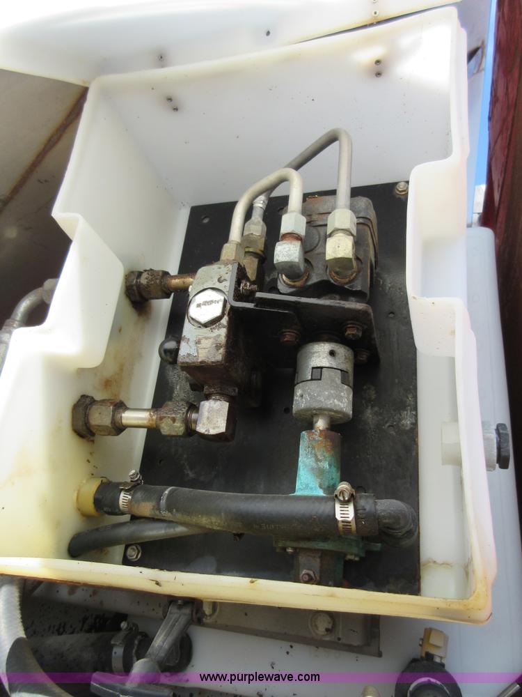 image for item I1958 1999 International 4900 dump truck