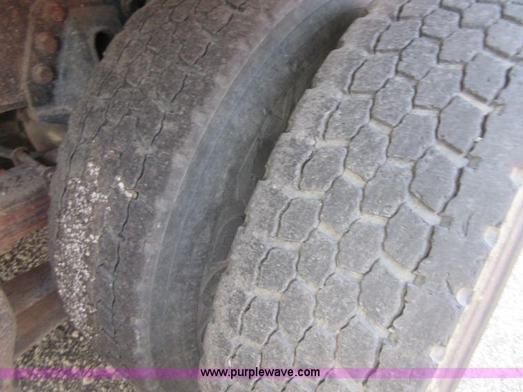 image for item I1958 1999 International 4900 dump truck