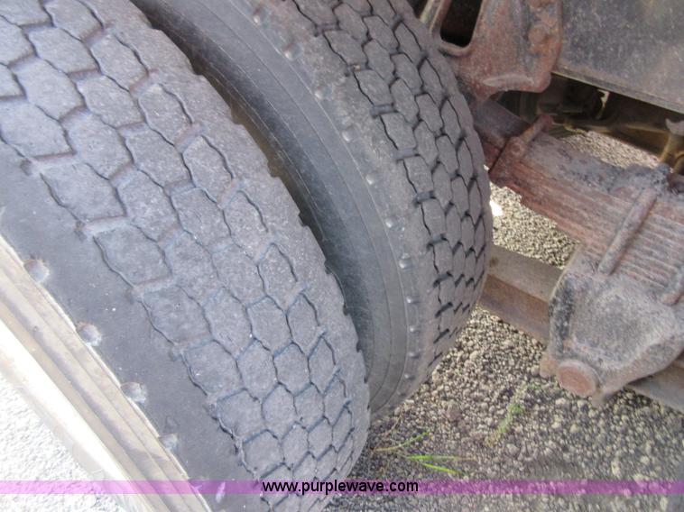 image for item I1958 1999 International 4900 dump truck