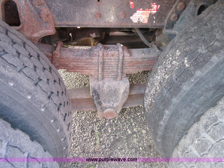 image for item I1958 1999 International 4900 dump truck