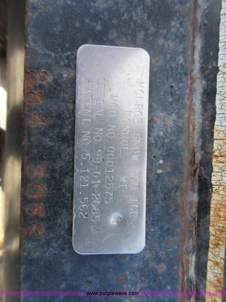 image for item I1958 1999 International 4900 dump truck