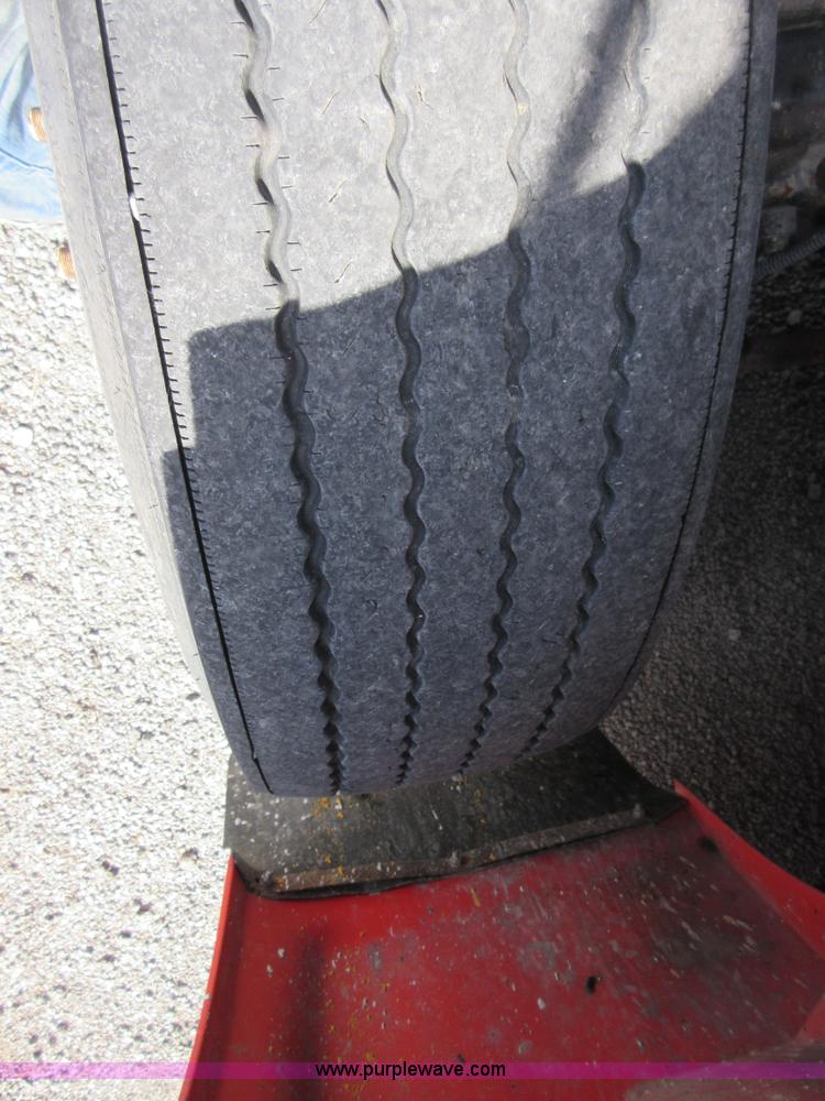 image for item I1958 1999 International 4900 dump truck