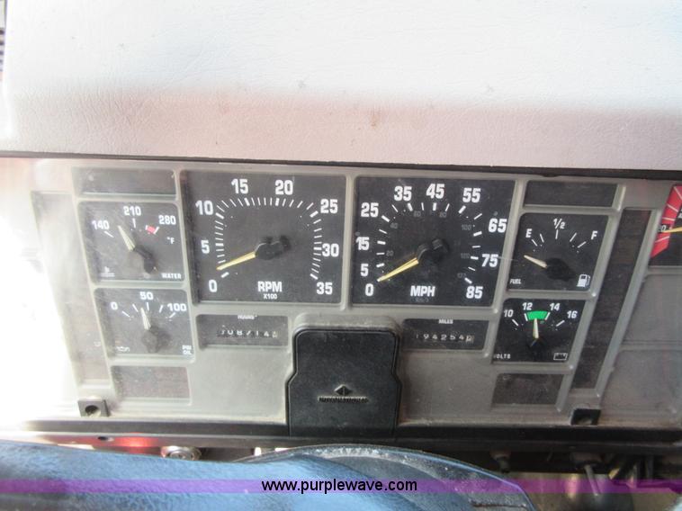 image for item I1958 1999 International 4900 dump truck