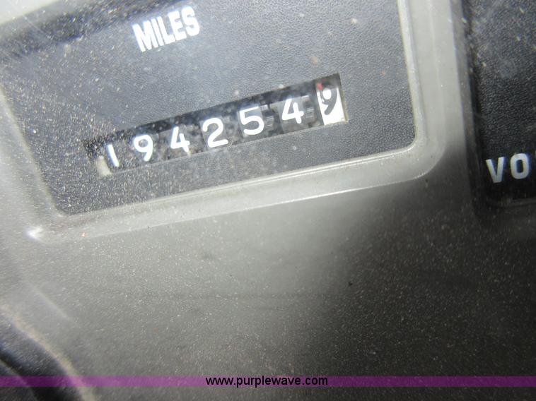 image for item I1958 1999 International 4900 dump truck