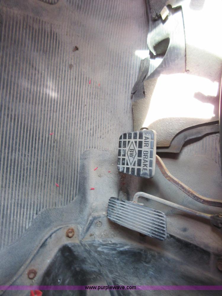 image for item I1958 1999 International 4900 dump truck