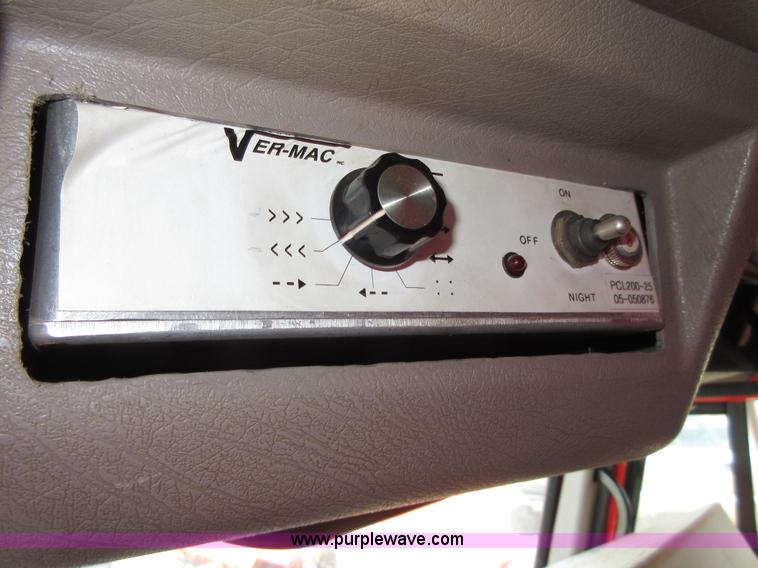 image for item I1958 1999 International 4900 dump truck