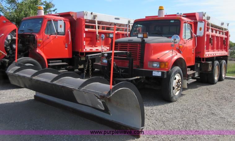 image for item I1959 1999 International 4900 dump truck