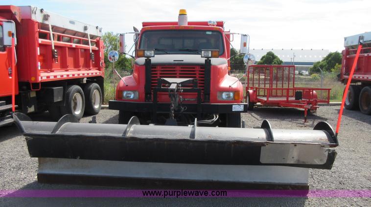 image for item I1959 1999 International 4900 dump truck