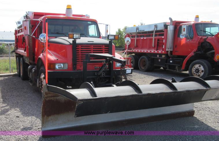 image for item I1959 1999 International 4900 dump truck