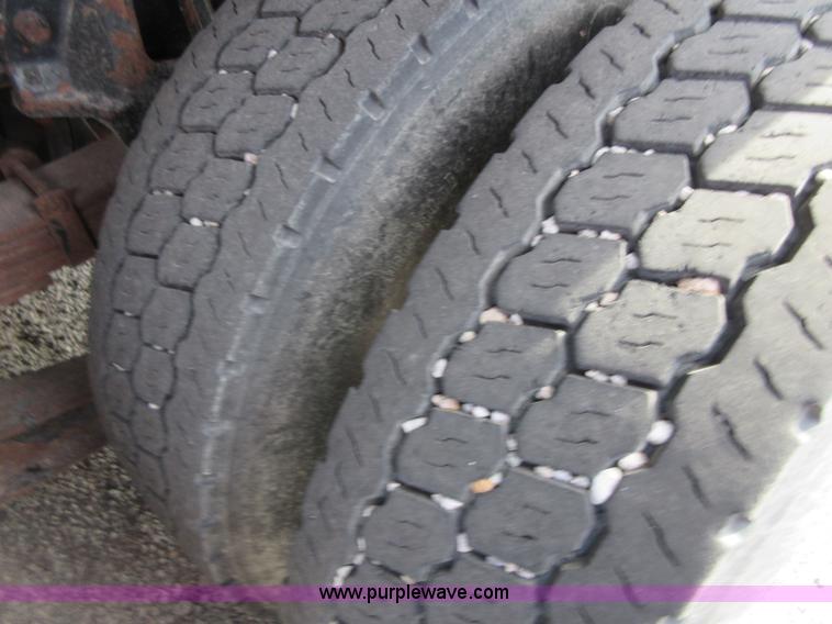 image for item I1959 1999 International 4900 dump truck