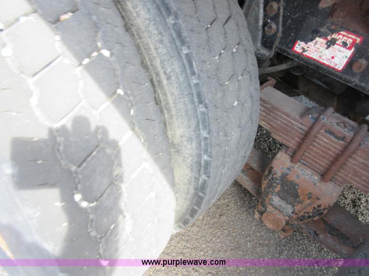 image for item I1959 1999 International 4900 dump truck