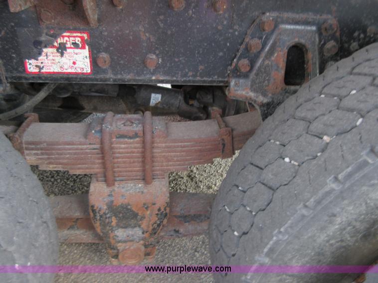 image for item I1959 1999 International 4900 dump truck