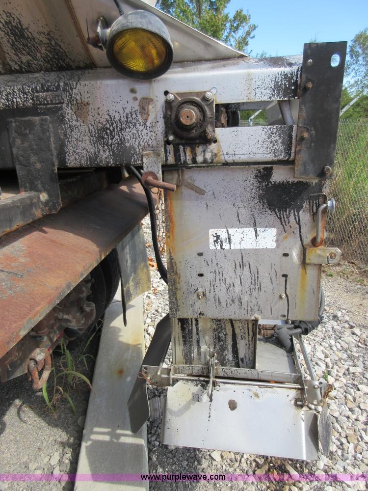 image for item I1959 1999 International 4900 dump truck