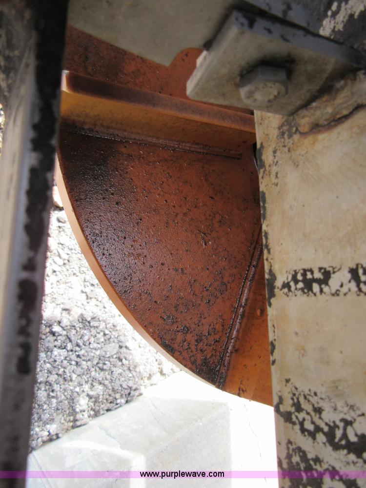 image for item I1959 1999 International 4900 dump truck