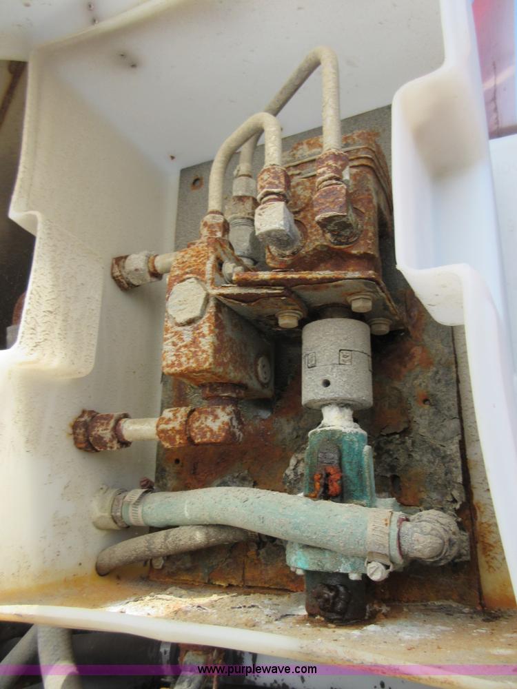 image for item I1959 1999 International 4900 dump truck