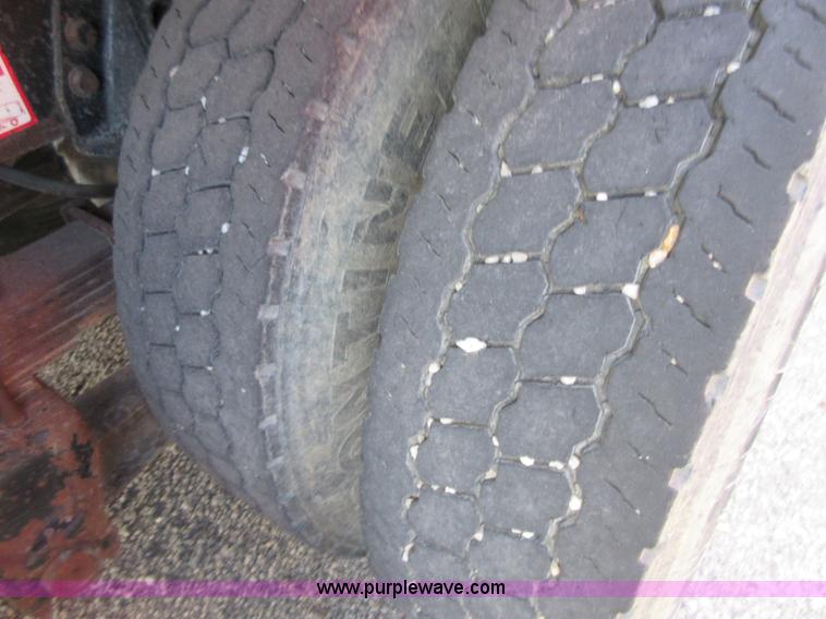 image for item I1959 1999 International 4900 dump truck