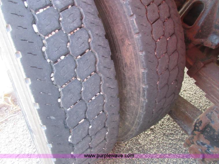 image for item I1959 1999 International 4900 dump truck