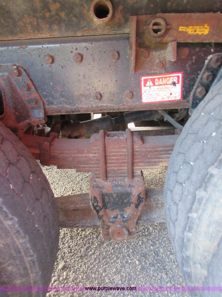 image for item I1959 1999 International 4900 dump truck