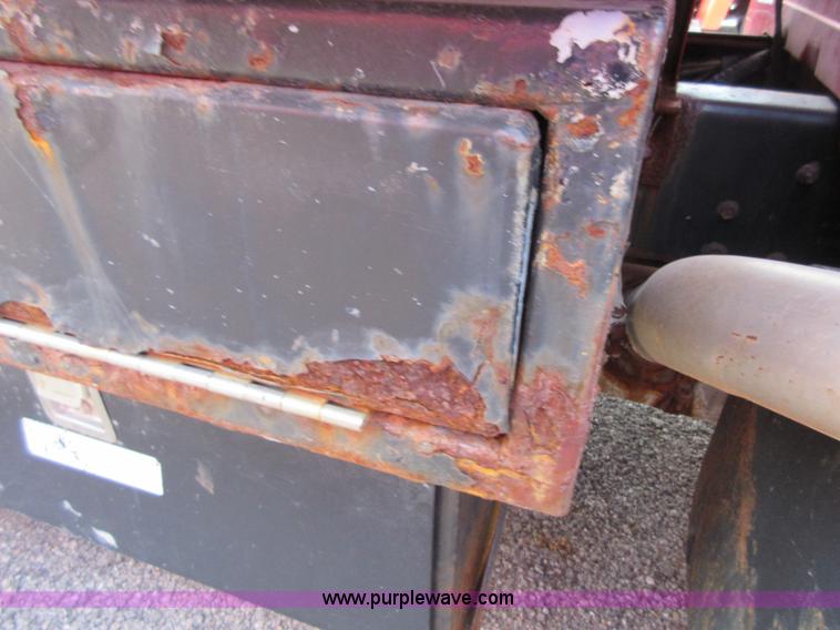 image for item I1959 1999 International 4900 dump truck