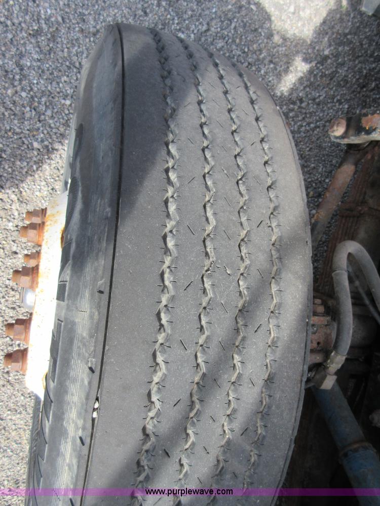 image for item I1959 1999 International 4900 dump truck