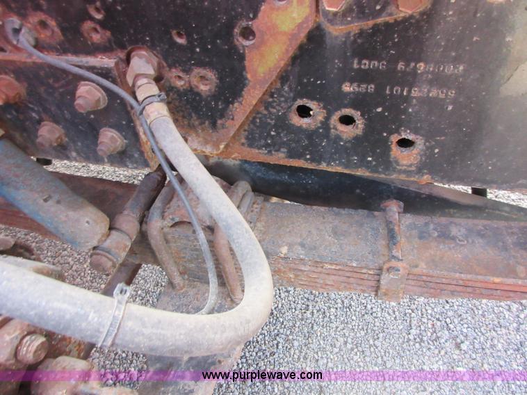 image for item I1959 1999 International 4900 dump truck