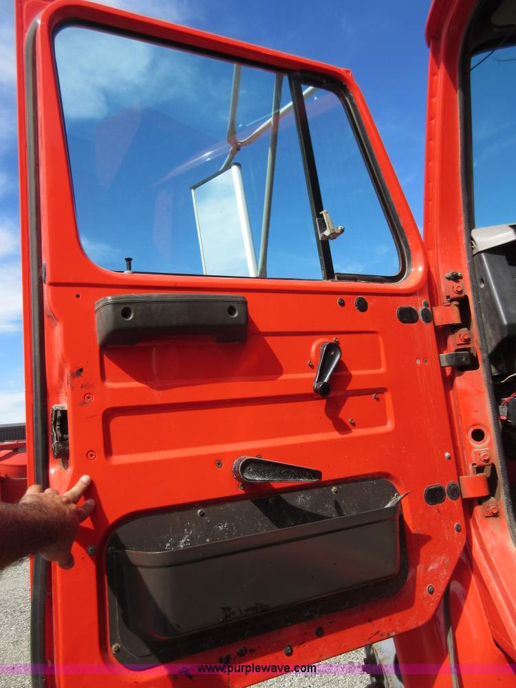 image for item I1959 1999 International 4900 dump truck