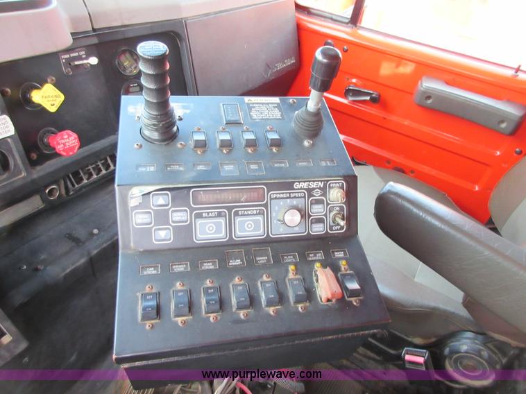 image for item I1959 1999 International 4900 dump truck