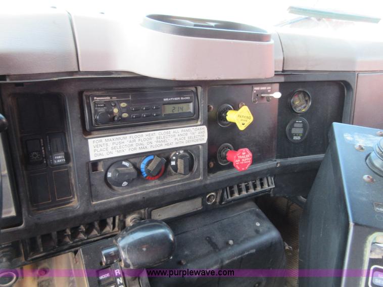 image for item I1959 1999 International 4900 dump truck