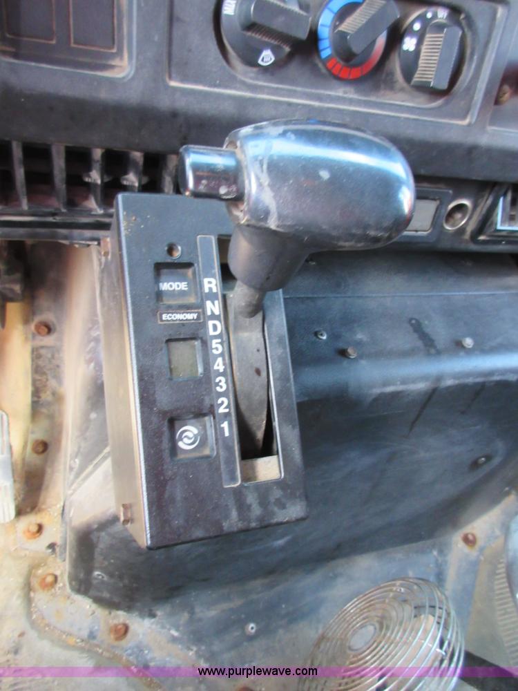 image for item I1959 1999 International 4900 dump truck