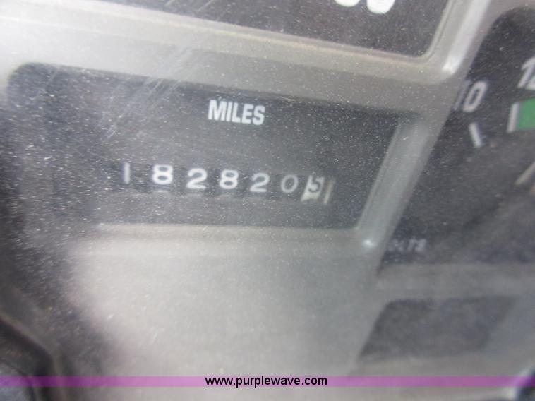 image for item I1959 1999 International 4900 dump truck