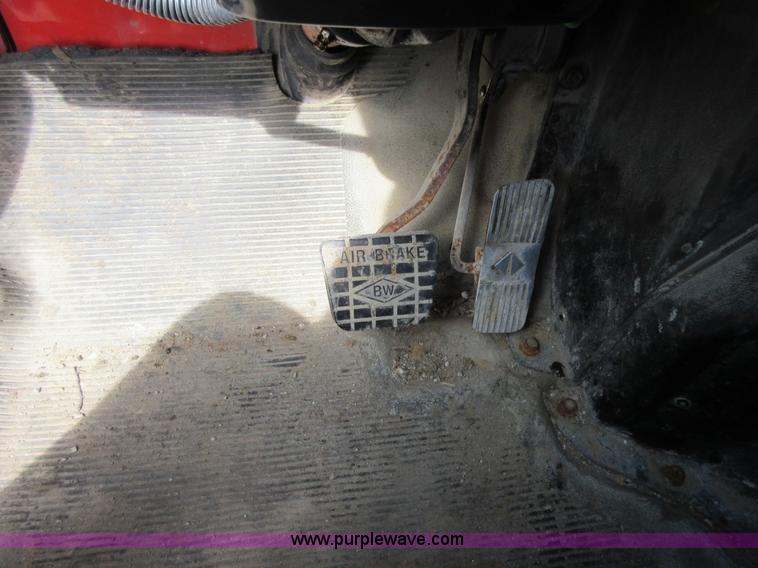 image for item I1959 1999 International 4900 dump truck