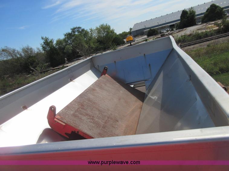 image for item I1959 1999 International 4900 dump truck