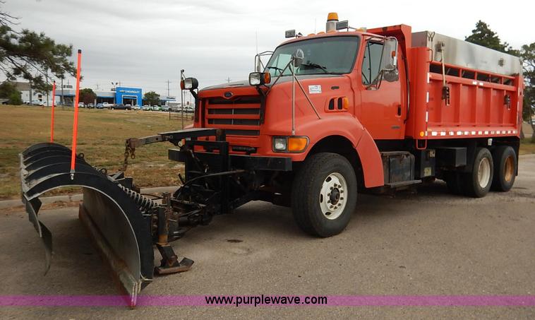 image for item K1666 1999 Sterling L9511 dump truck