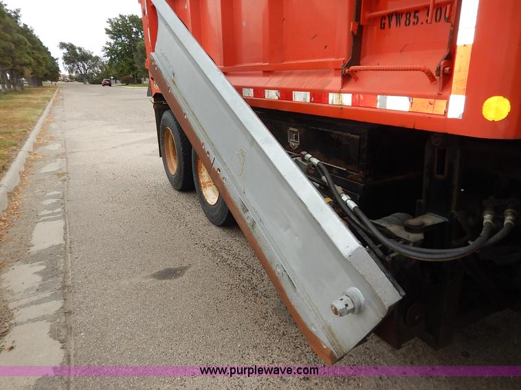 image for item K1666 1999 Sterling L9511 dump truck