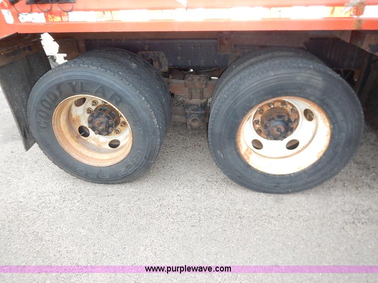 image for item K1666 1999 Sterling L9511 dump truck