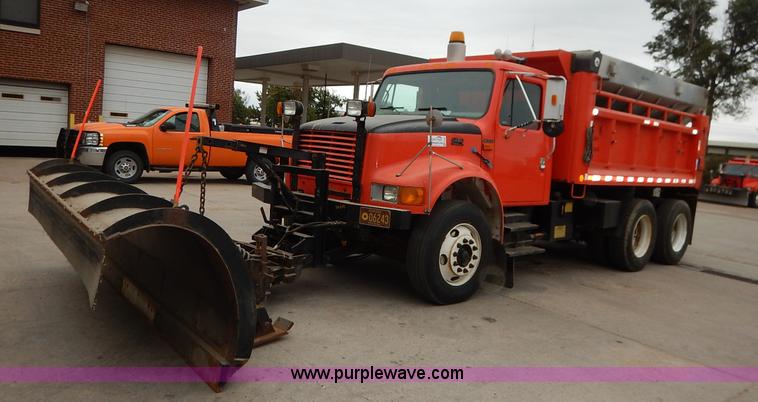 image for item K1667 1999 International 4900 dump truck